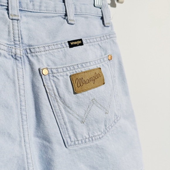 Wrangler- High Waist Light Wash Denim Shorts - Picture 5 of 5